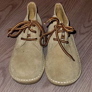 NWOT Willits Kids suede Chukka size 13.5